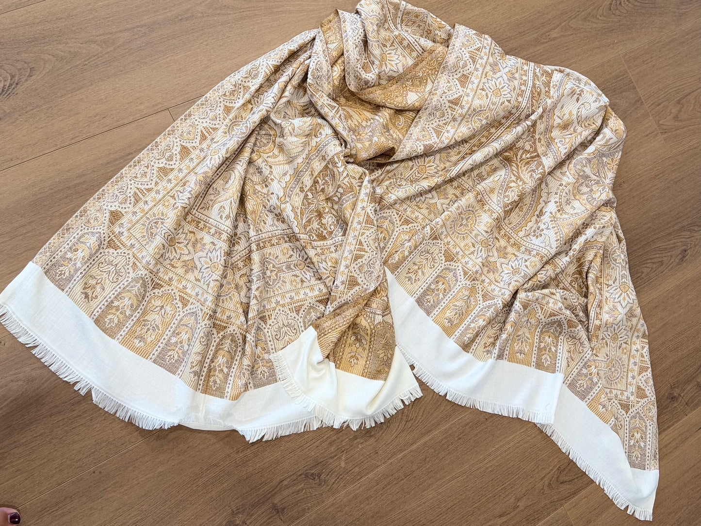 Off white Pashmina shawl - Code Y19