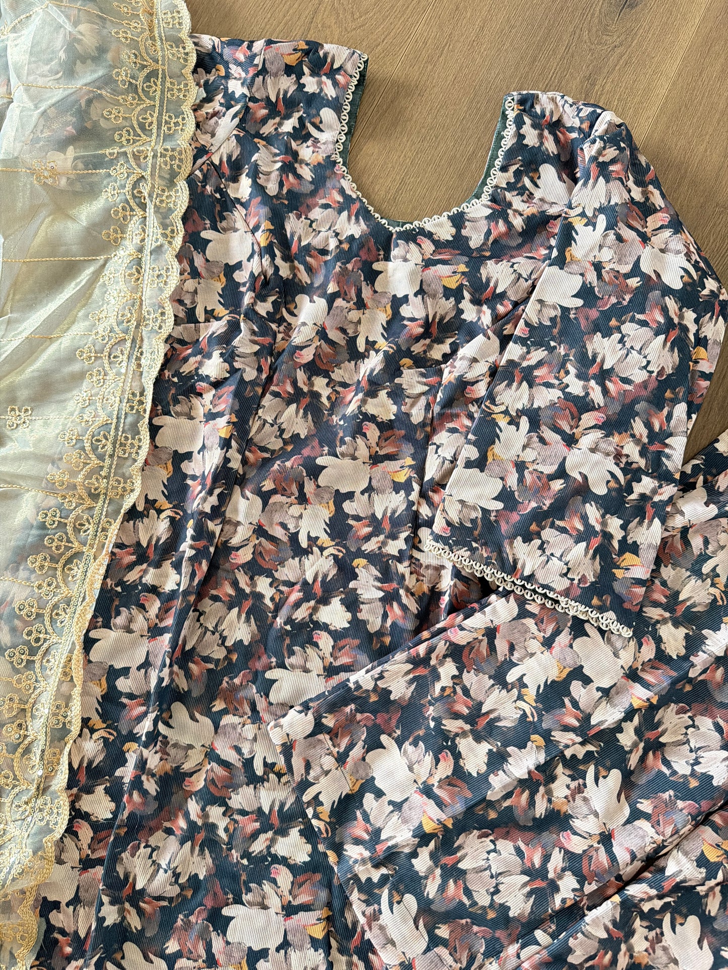 Kotrai warm salwar suit - code   
207