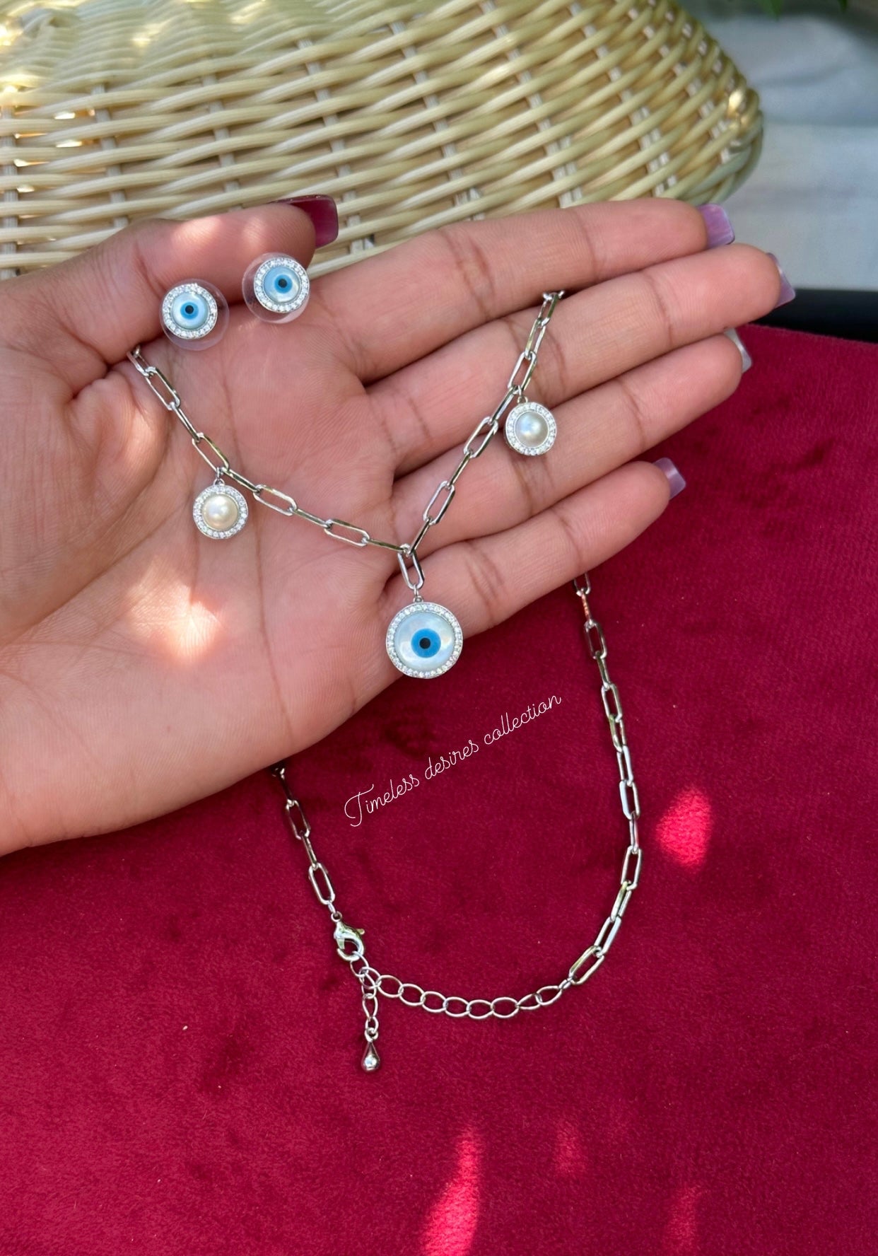 Evil eye choker / necklace with studs in American diamond in silver