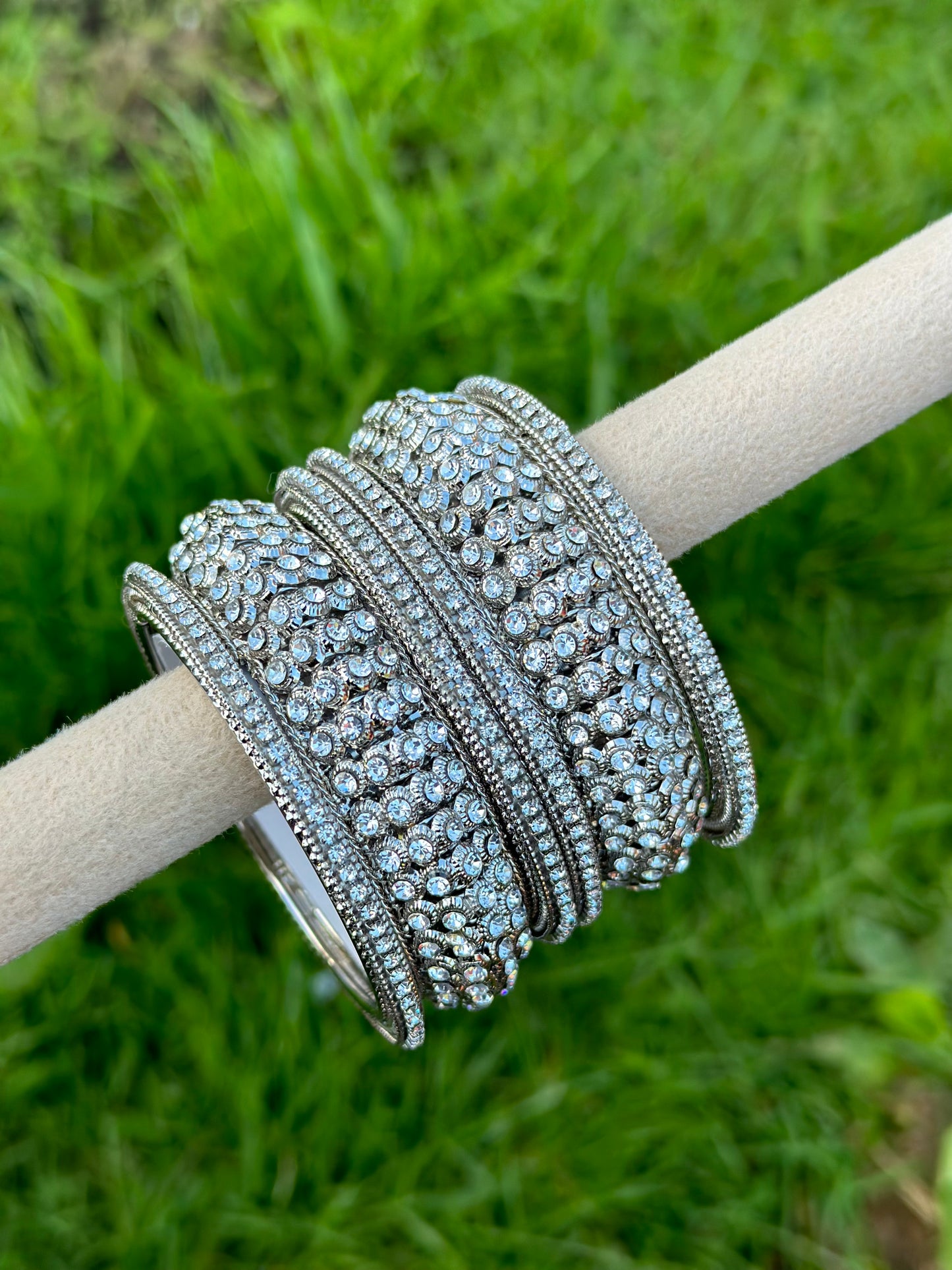 Silver colour kangan’s / bangles set in polki ( Rajwadi style )