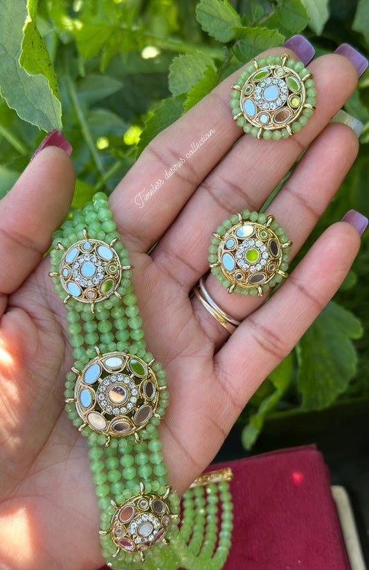 Parrot or Pista colour choker / necklace set with studs in mirror