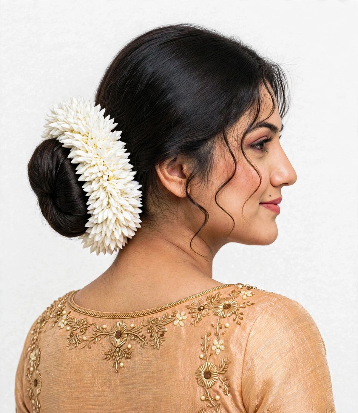 White hair gajra