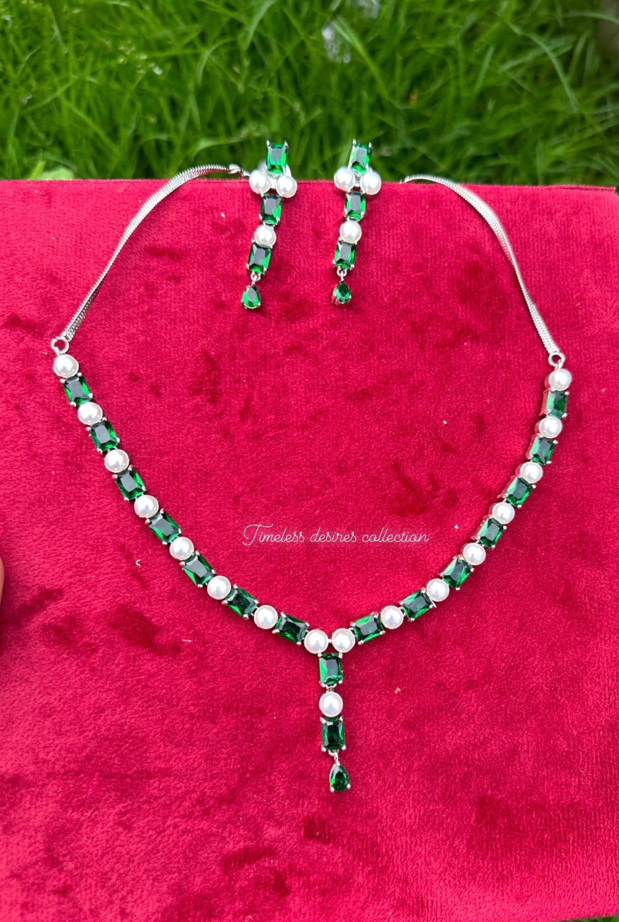 Green American diamond necklace set in silver