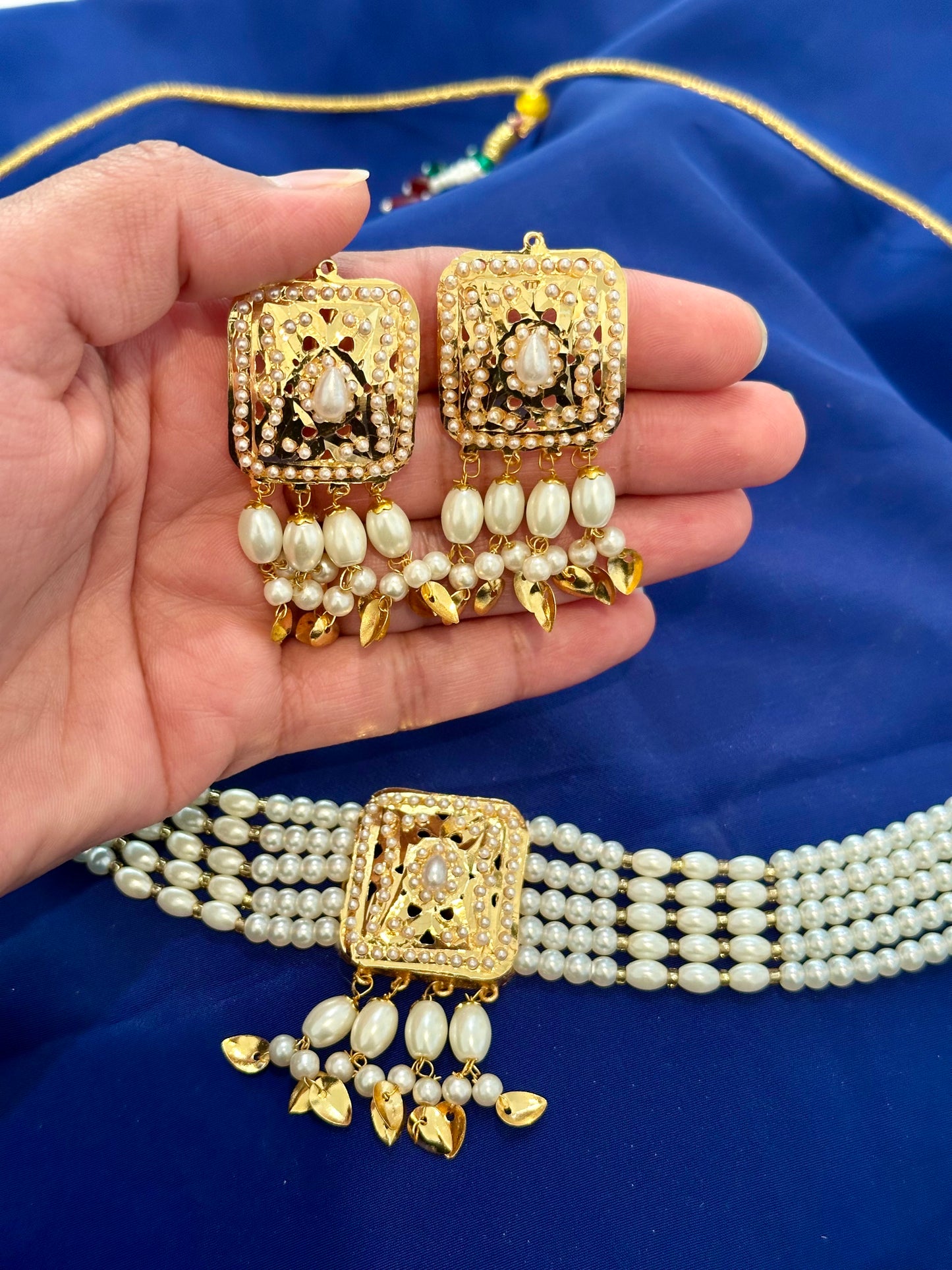 Gold look necklace set - (Code:070)