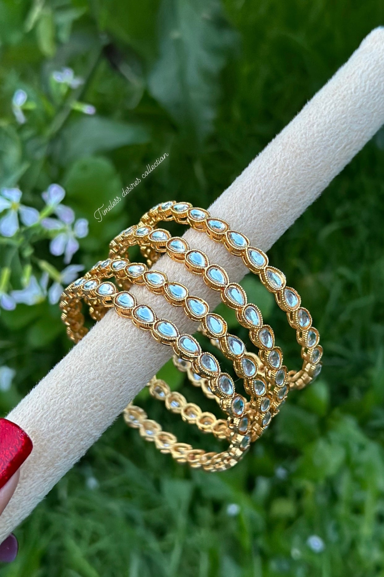 Golden kangan / bangles in Kundan/polki ( set of 4 )