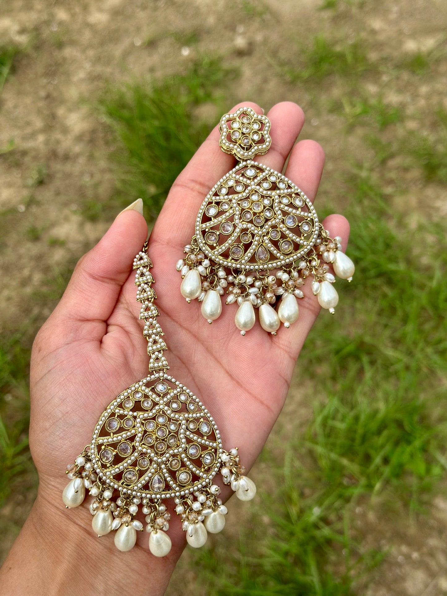 Golden earrings with tikka - J21