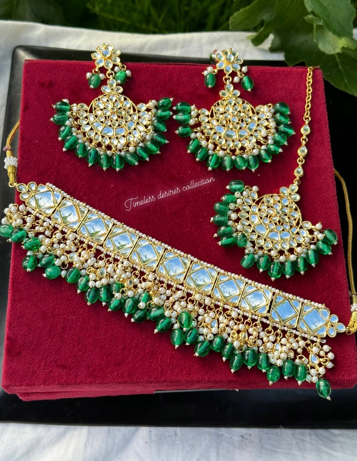 Green choker / necklace set in Kundan ( high quality )