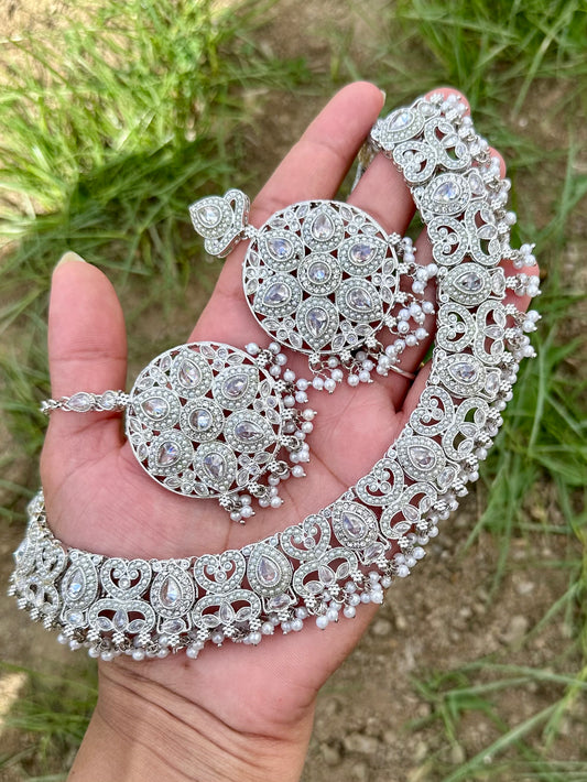 Silver necklace set with earrings and tikka- J25