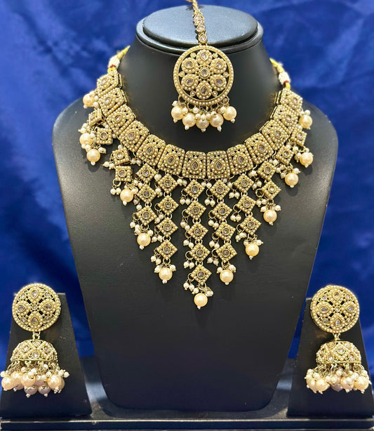 Necklace set with earrings and tikka in polki, Colour: Golden, Code: 105