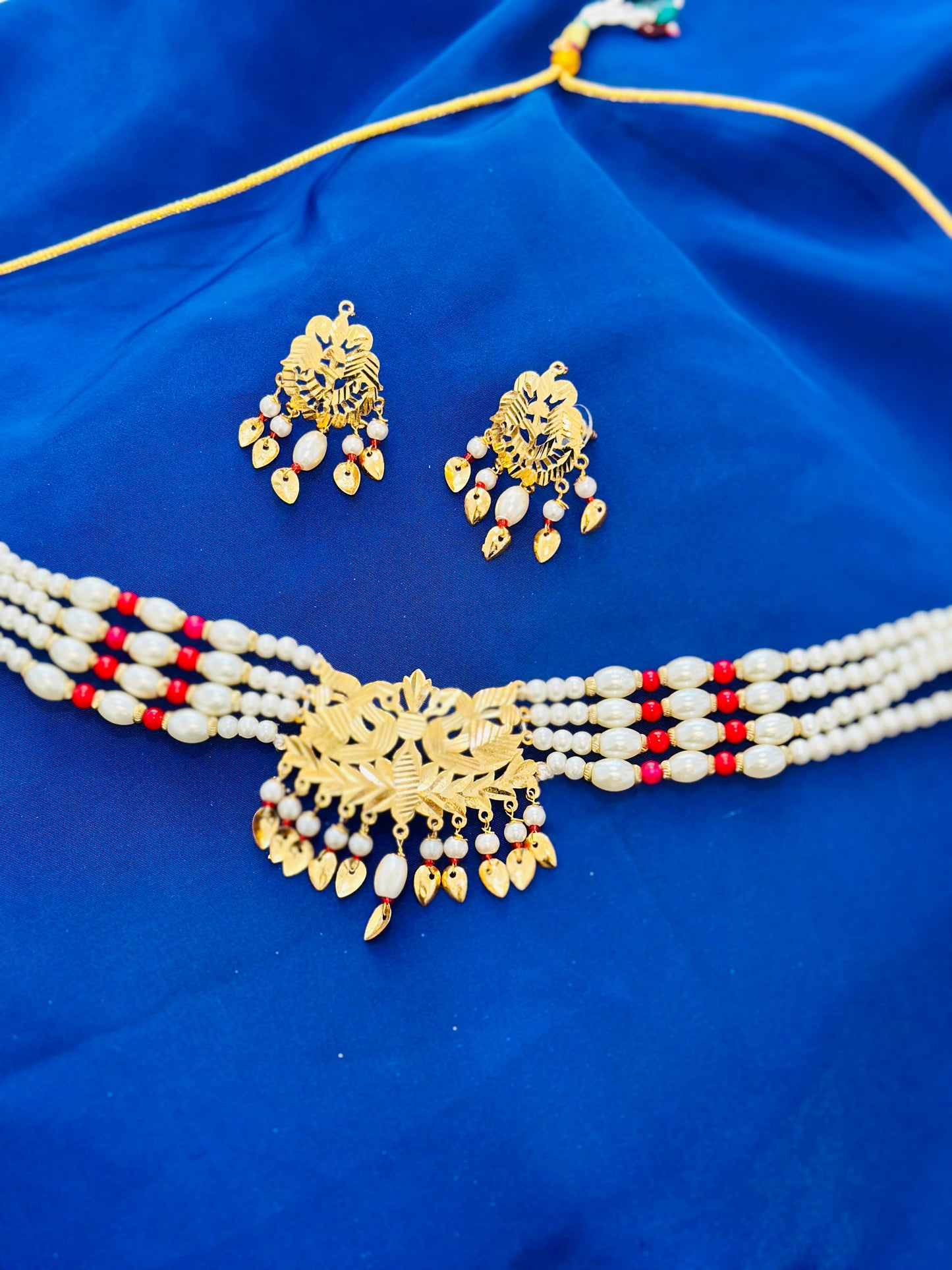 Gold look necklace set - ( Code:076)