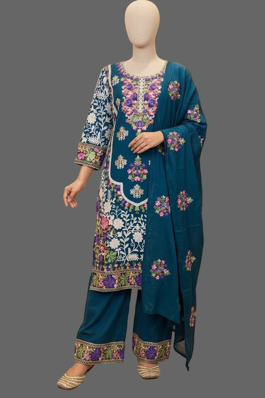 Taking pre order on this Kashmiri suit with free earrings