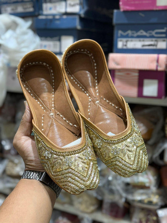 Punjabi jutti, Colour: Golden, (Code: 123)