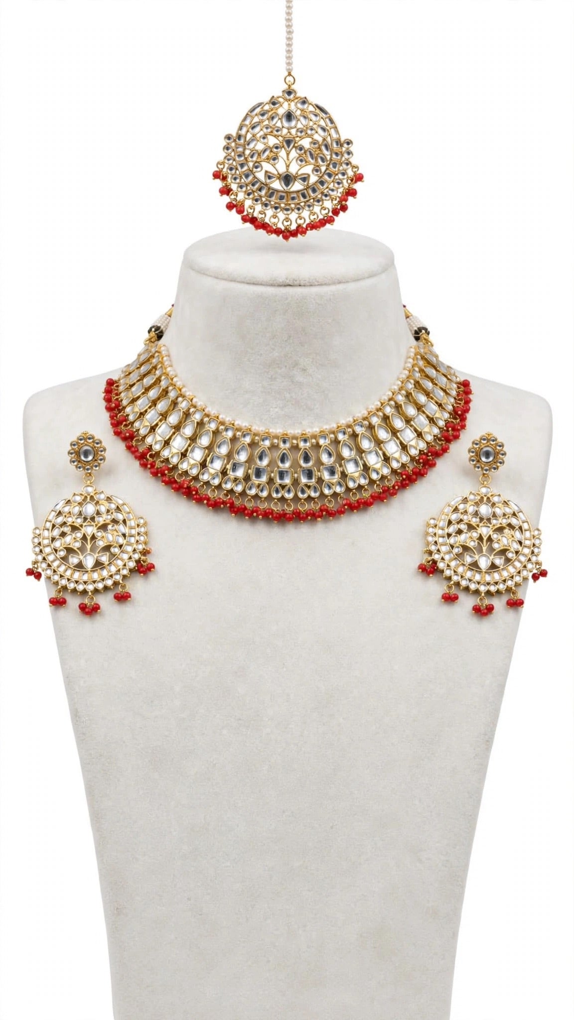 Necklace set with earrings and tikka