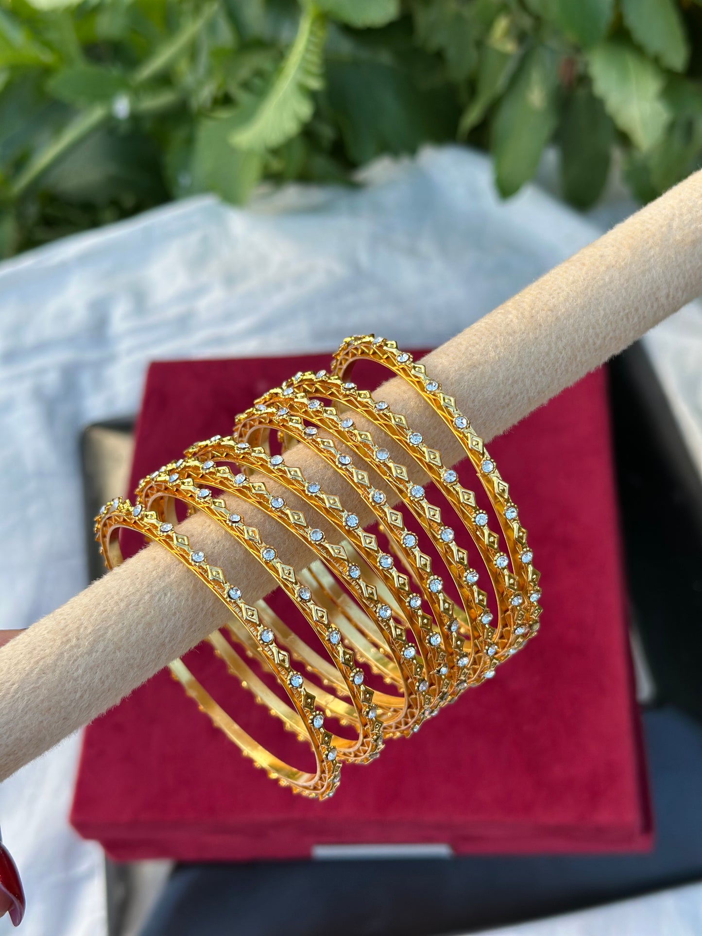 Sleek Kangan / bangles in golden colour ( set of 8 )