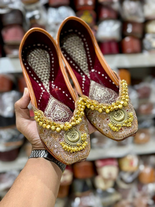 Punjabi jutti, Colour: Golden, (Code: 116)