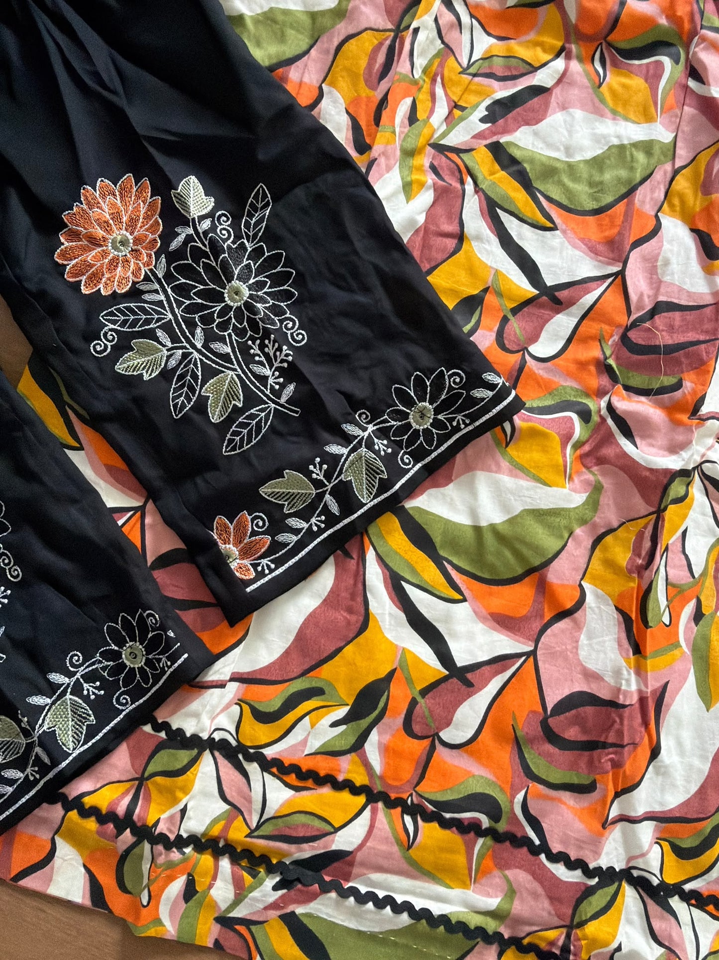 Cotton suit in premium quality with Embroidered pant and Tiy DIY Duppatta  ( Code - 292 )
