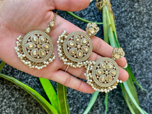 Golden earrings with tikka, Code: E4