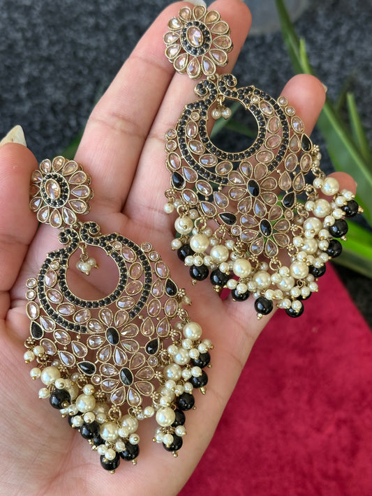 Black colour earrings, Code: E5