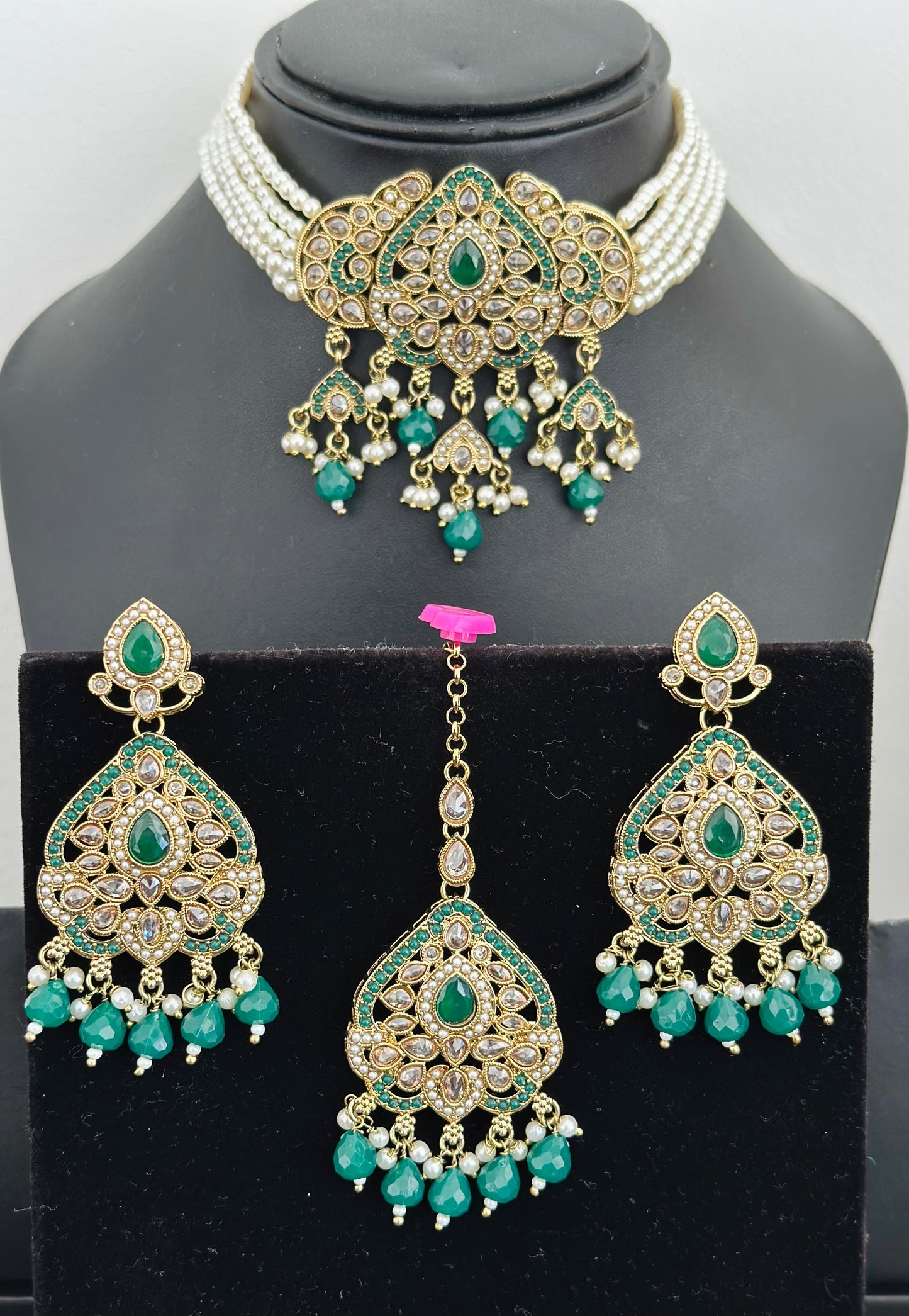 Green necklace set with earrings, Code: E11