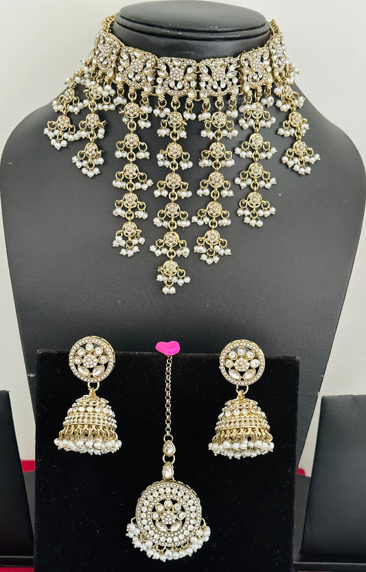 Golden necklace set with earrings, Code: E15
