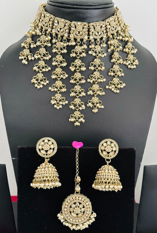 Golden necklace set with earrings, Code: E15
