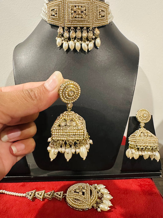 Golden necklace set with earrings, Code: E18