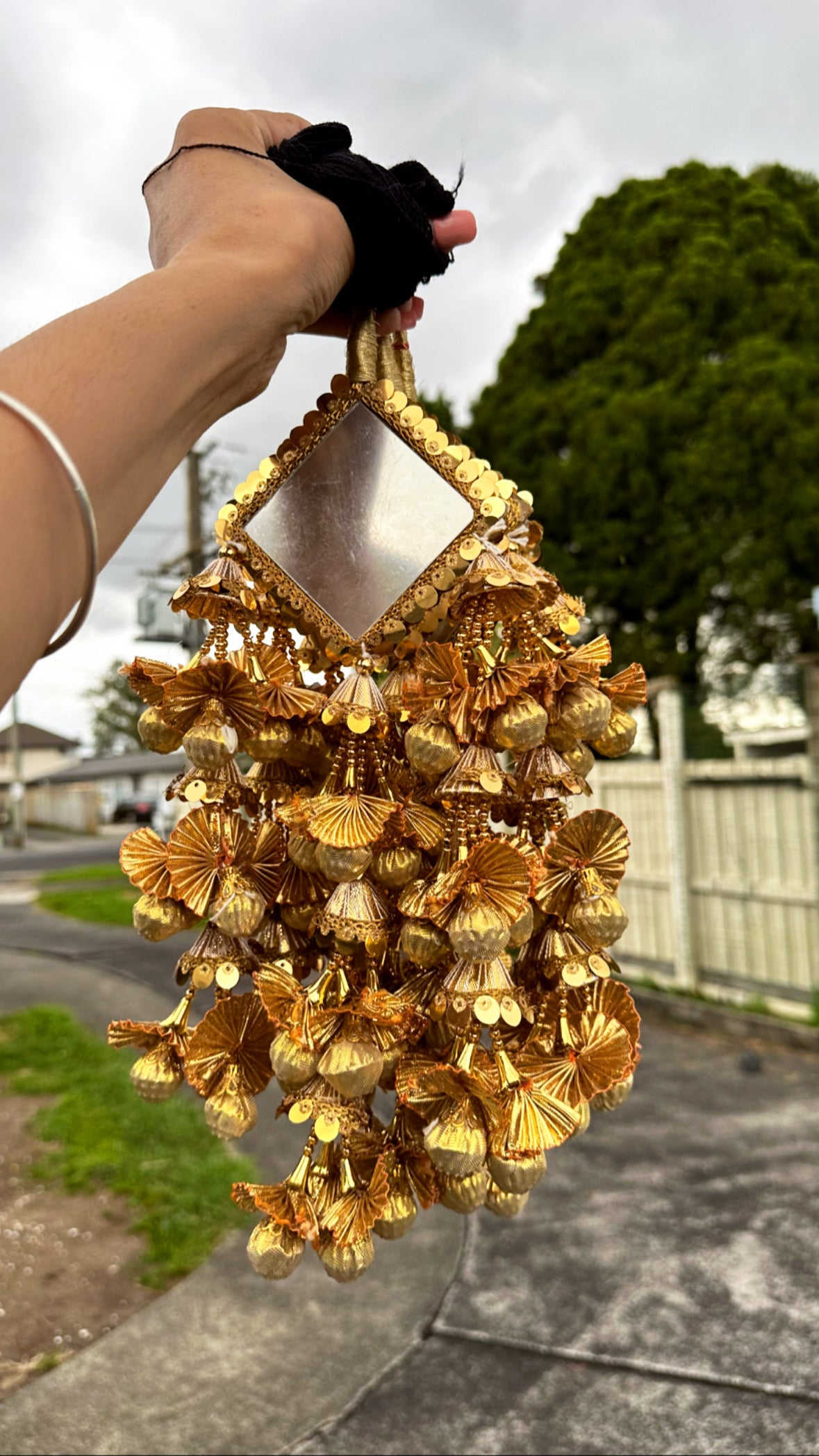 Heavy Look Golden Mirror Paranda