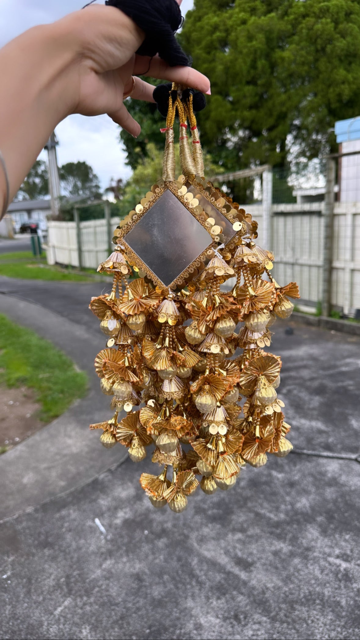 Heavy Look Golden Mirror Paranda